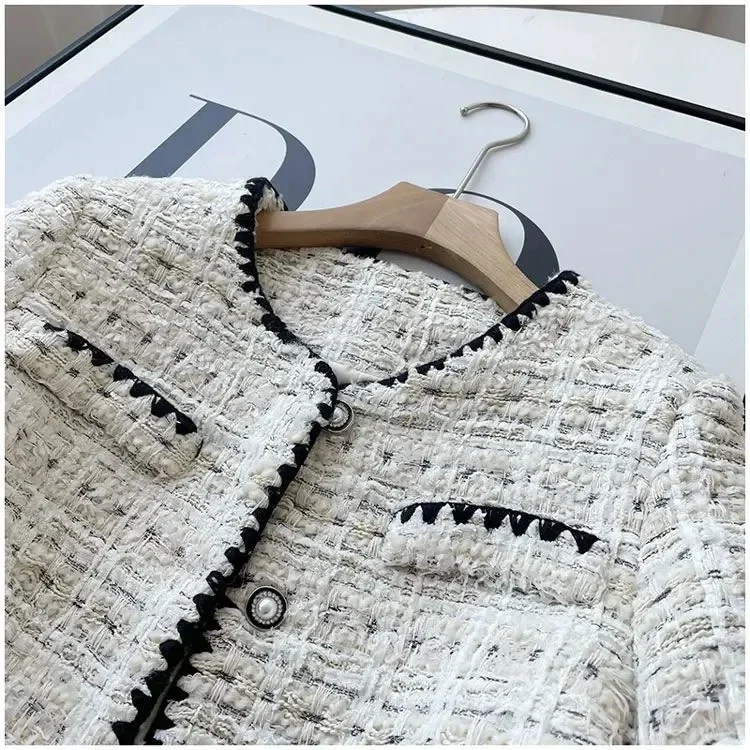 Женская демисезонная куртка с отложным воротником