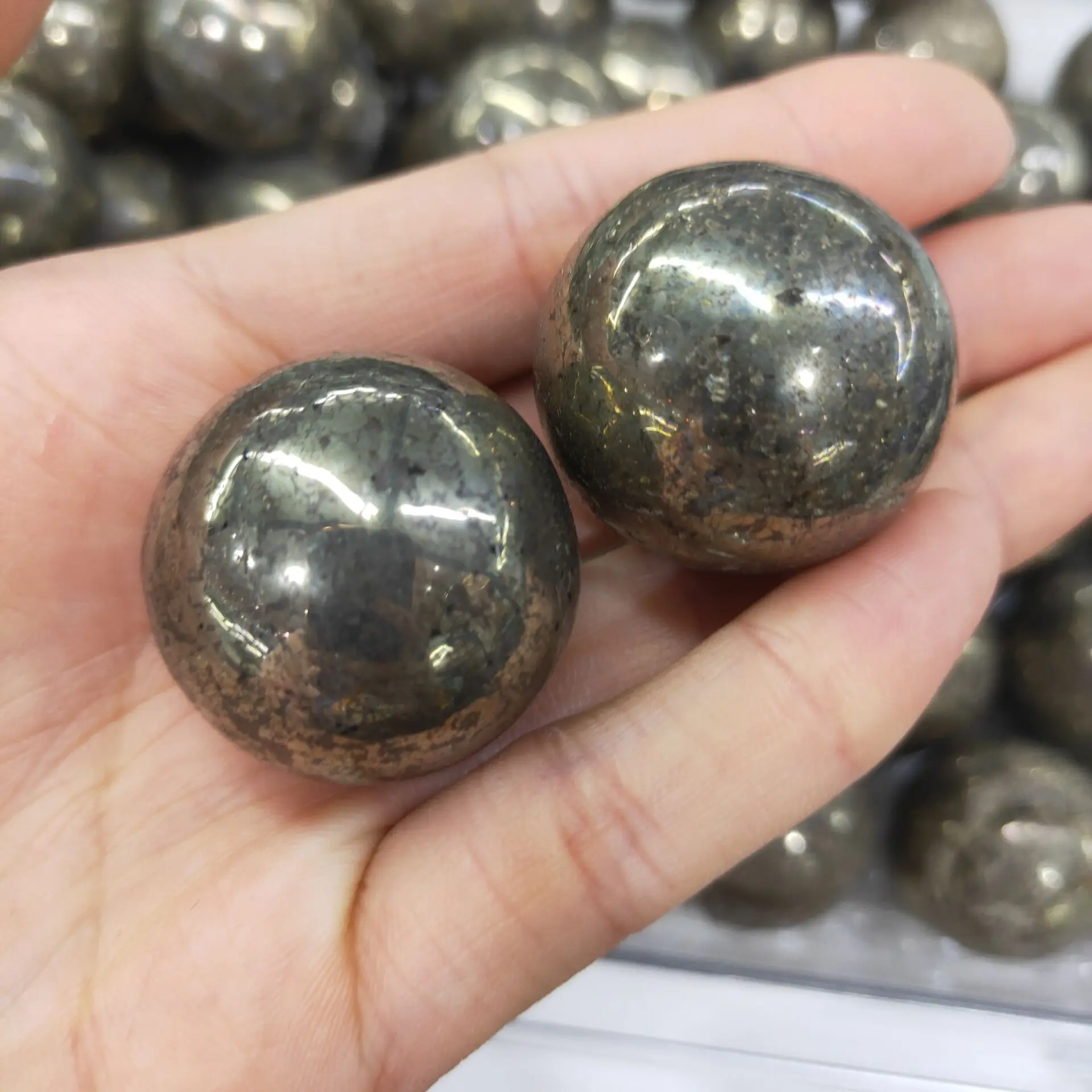 Натуральные кварцевые кристаллы халкопирит медный шар колчедан минеральный