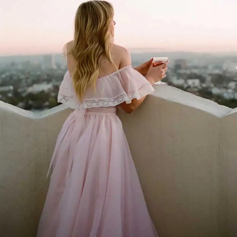 Женское вечернее платье с оборками розовое принцессы кружевной отделкой и