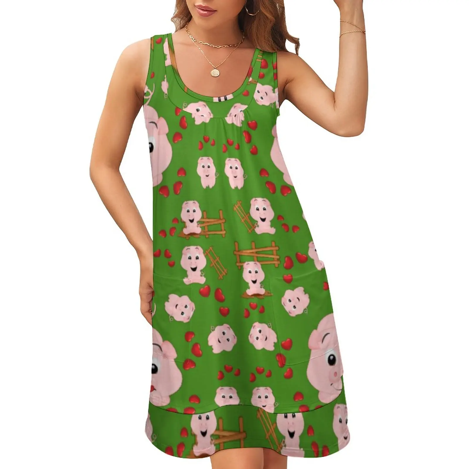 

Женское платье на бретелях с принтом в виде сердца