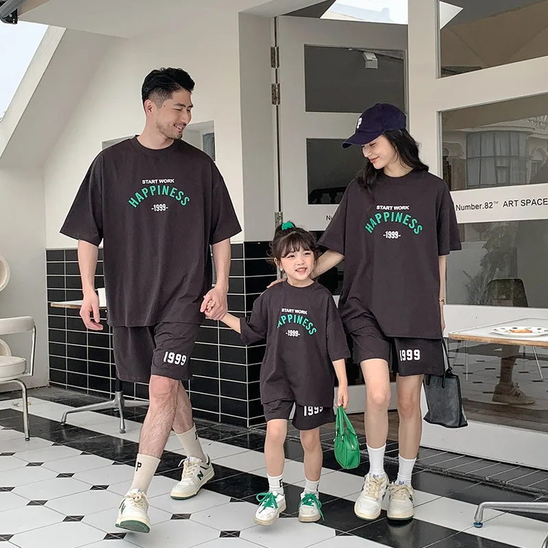 

Baby Mom Daddy Matching Clothes for Whole Family Summer Outfit Father and Son Wear Set Mom Daughter Clothing Kids Two Piece Sets