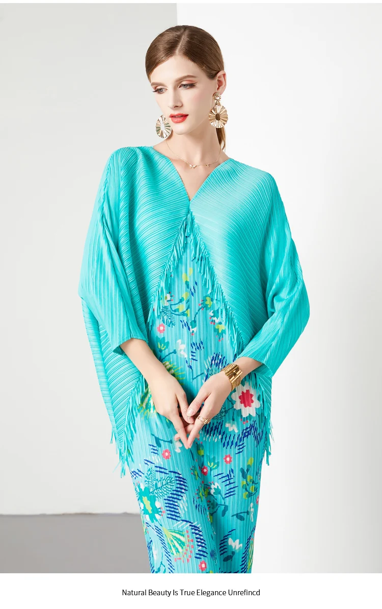 Плиссированное длинное платье миаке с V-образным вырезом и рукавами летучая мышь