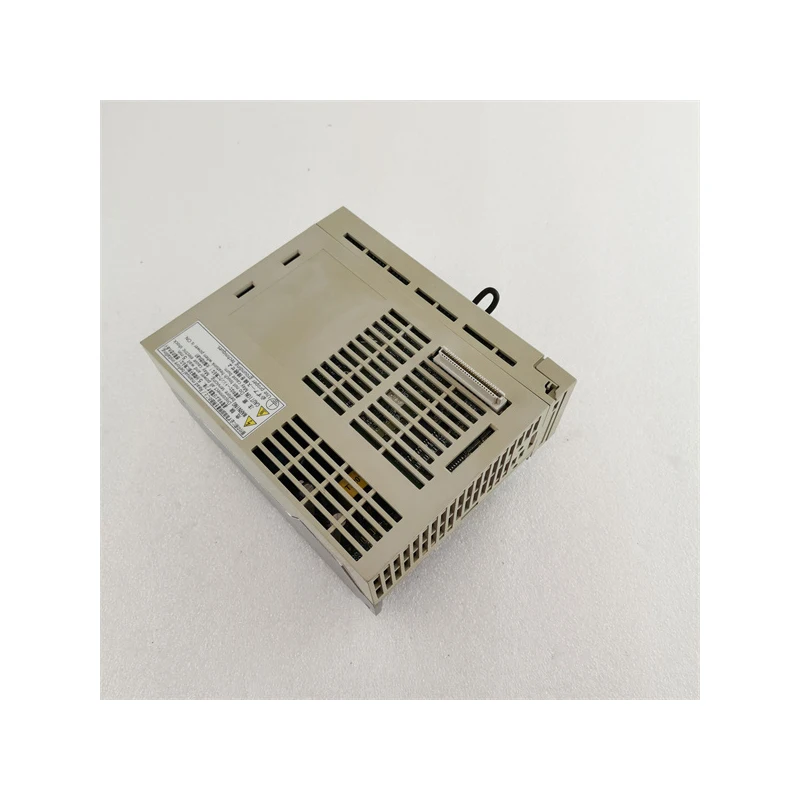 В наличии Ac сервопривод и двигатель SGDS-08A01A (art.: 3920c8f74794b) - 3920c8f74794b