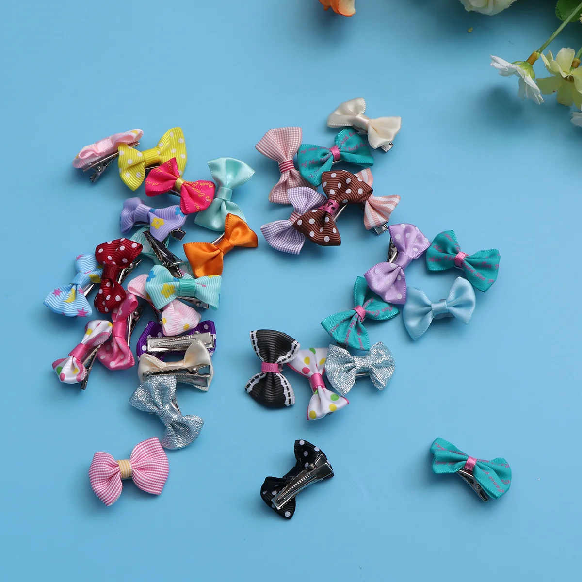 

30pcs Bowknot Alligator Pet Dog Hair Clips Cat Puppy Grooming Hair Accessories (Random Pattern)