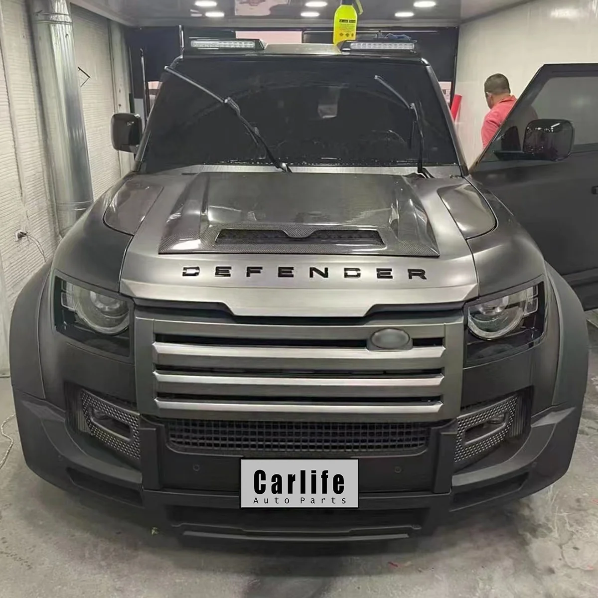 zderzaka samochodowego do Land rover Defender 90/110 L663 2020-2022 modernizacja LUMMA Wide Body model z kratkami zderzaków nadkoli