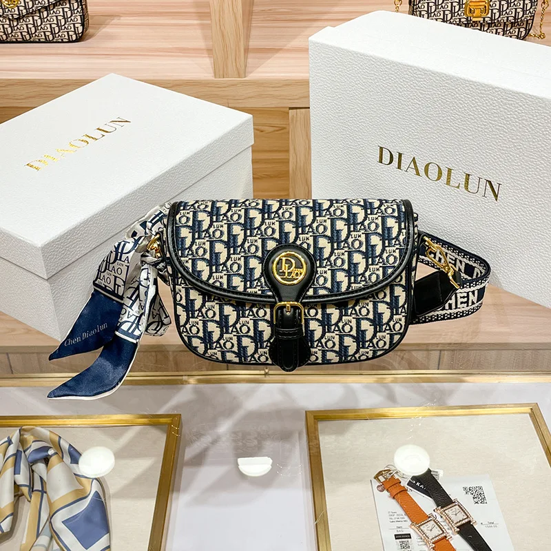 

2023 new printed crossbody saddle bag Single shoulder crossbody wide shoulder strap fashion all-match women's bag A815