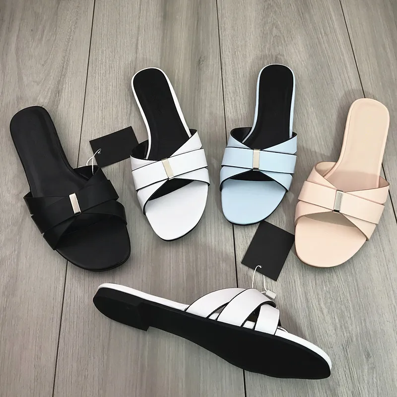 

Shoes Summer Clogs Woman Rivet Slippers Flat Pantofle Slides Fashion Beach 2022 Luxury Soft Basic Rubber Bonded Leather Rome PU