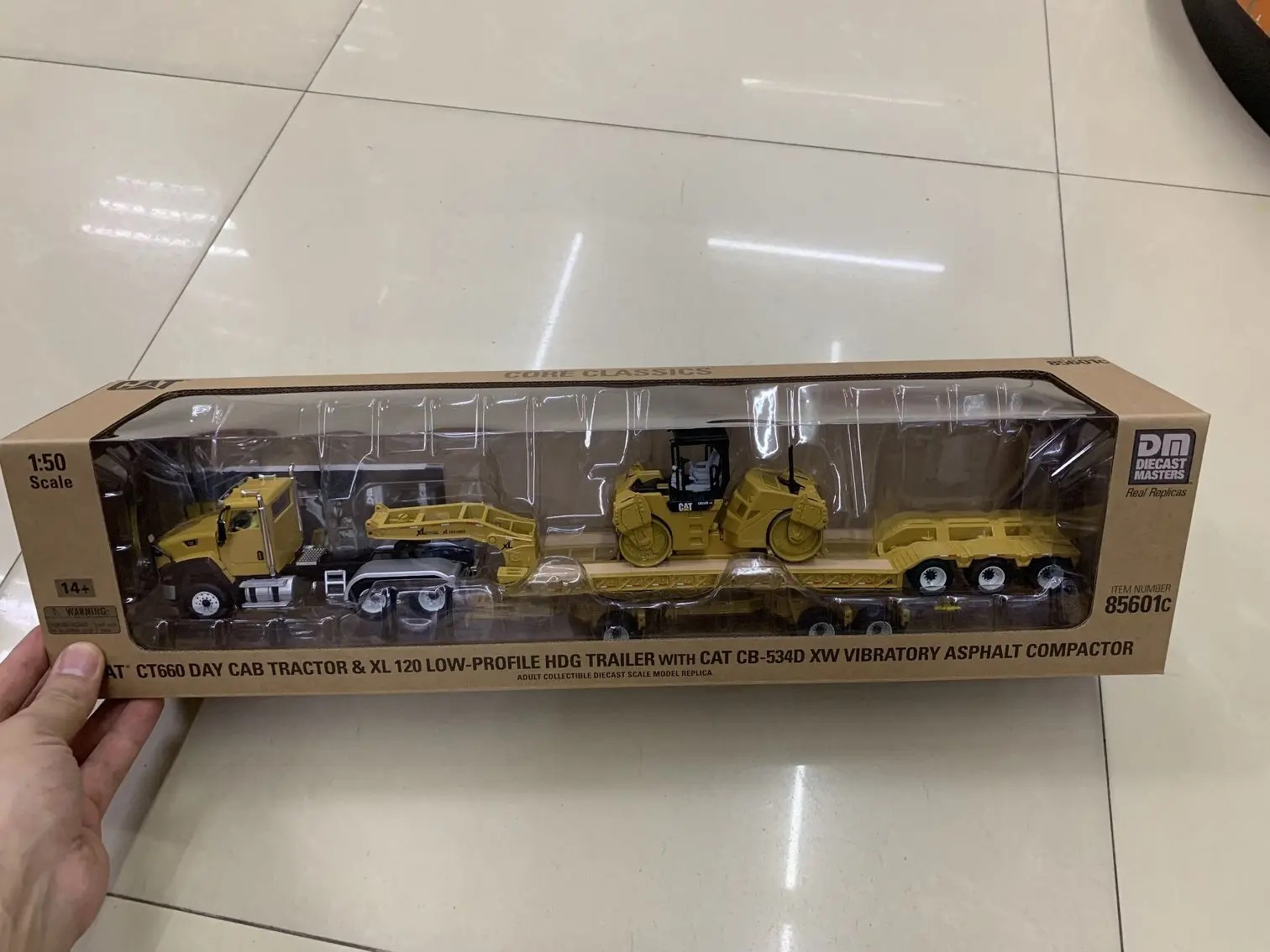 Литый под давлением грузовик 1:50 CT660 и буксировочная кошка Lowboy CB-534D-бренд Diecast Masters 85601