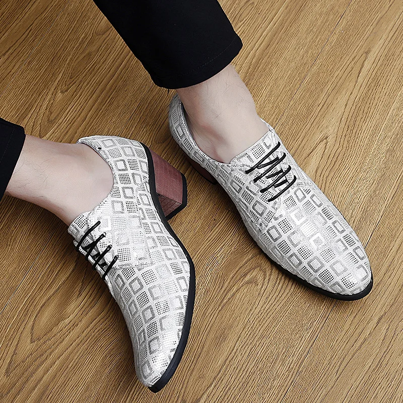 Модные мужские классические туфли на высоком каблуке с острым носком