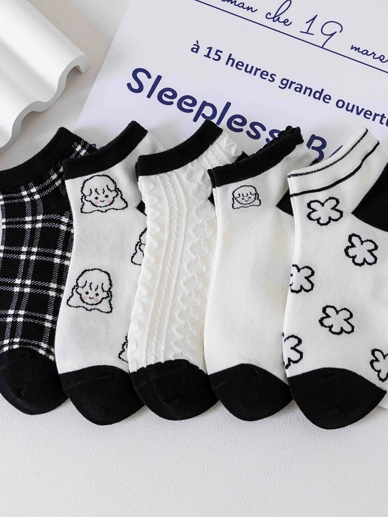 5 Pairs Women Socks Cute Girl Low Tube in Black And White Colour Fashion Famle Comfortable Polyester Cotton Casual Style