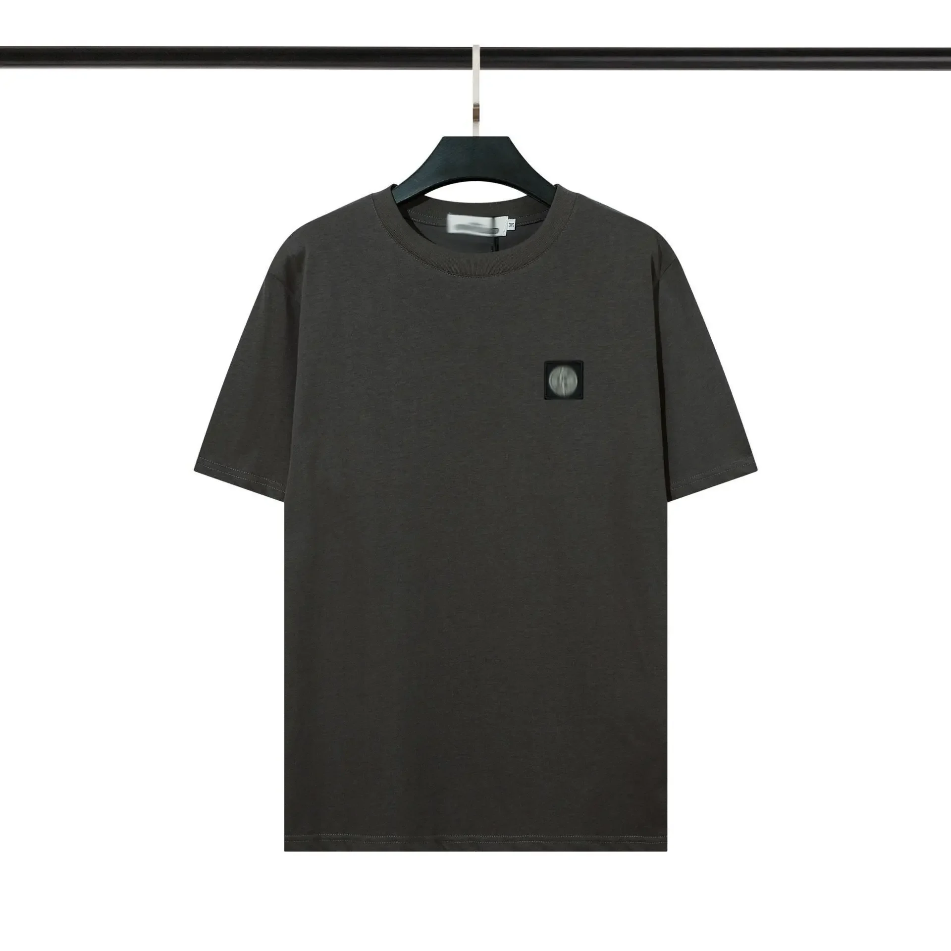 Классическая футболка каменного цвета с короткими рукавами и вышивкой круглым