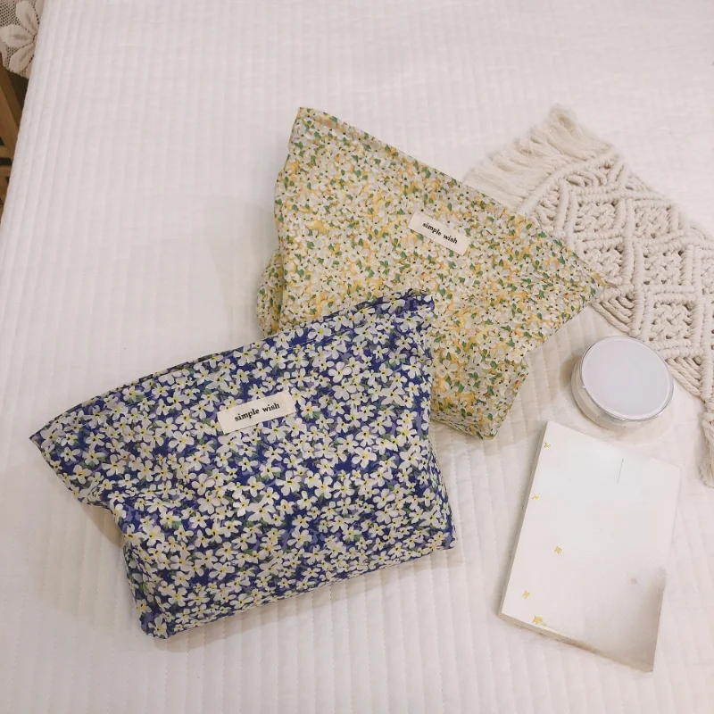 

New Women Floral Cosmetic Bag Cotton Fabric Make Up Storage Pouch Zipper Cosmetic Bags Pouch Vintage Phone Clutch Beauty Case