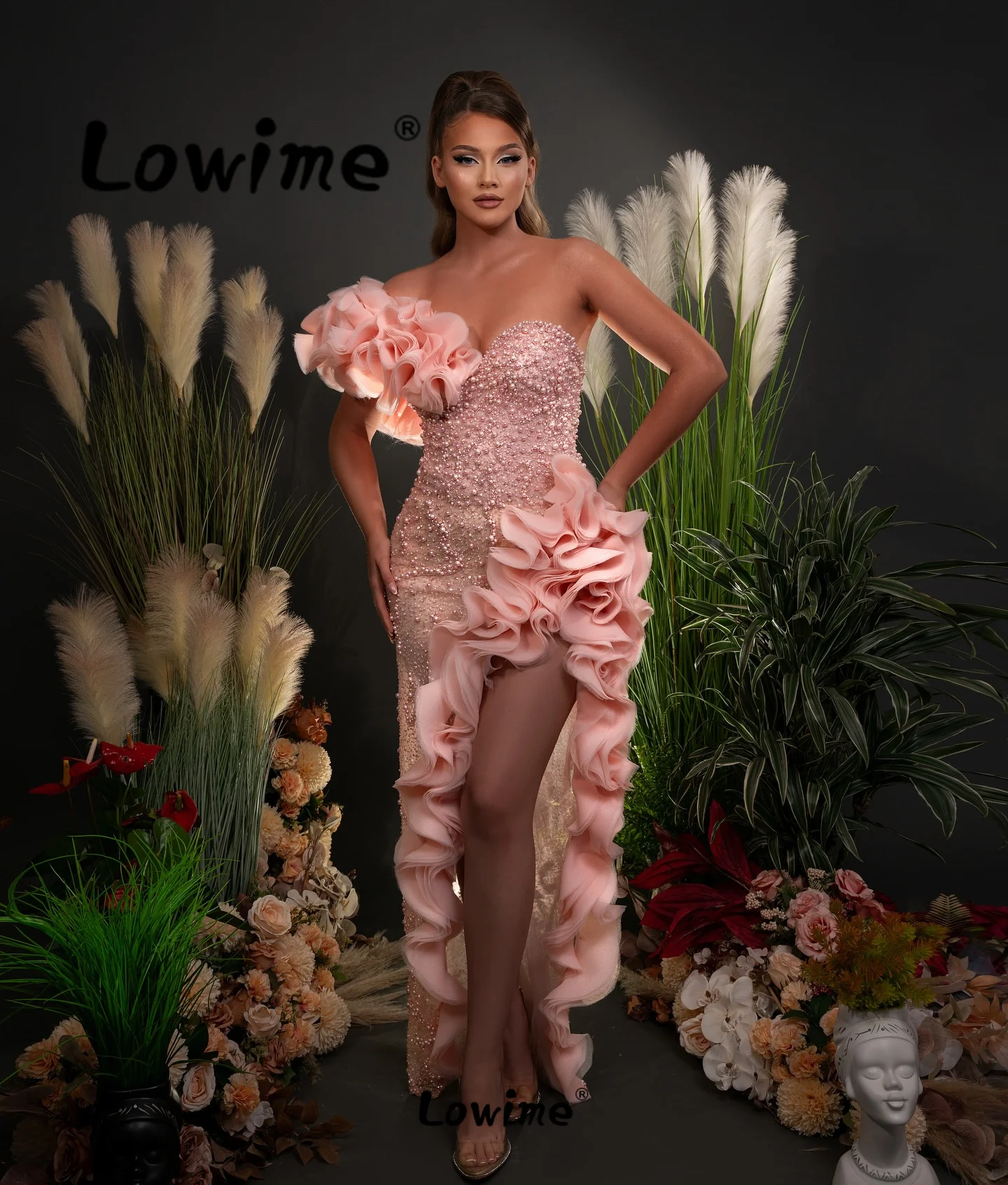 Розовые платья с оборками открытыми плечами для выпускного вечера 2024 сделанное