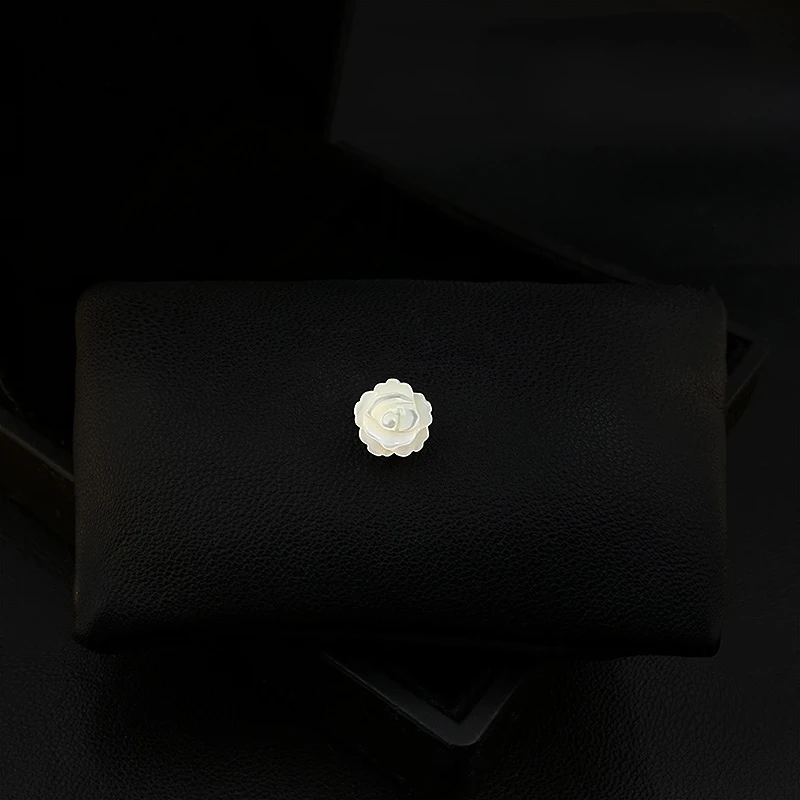 

Mini Shell Flower Brooch for Women Suit Summer Blouse Anti-Exposure Buckle Sewing Free Collar Pin Jewelry Clothing Accessories