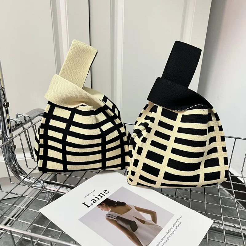 

2023Small Plaid Striped Knitted Bag Fashion Balck White Contrasting Colors Woven Shopper Bag Female Knot Wrist Bag Bolso Mujer