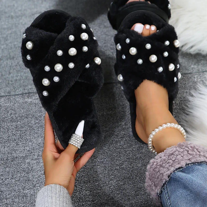 2022 European And American Fashion Autumn And Winter New Fuzzy Outdoor Flat Slippers For Women Warm Indoor Slippers For Women