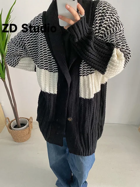 

[ZD Studio] Black Color-block Size Knitting Cardigan Sweater V-Neck Long Sleeve Women New Tide Autumn Winter 2023