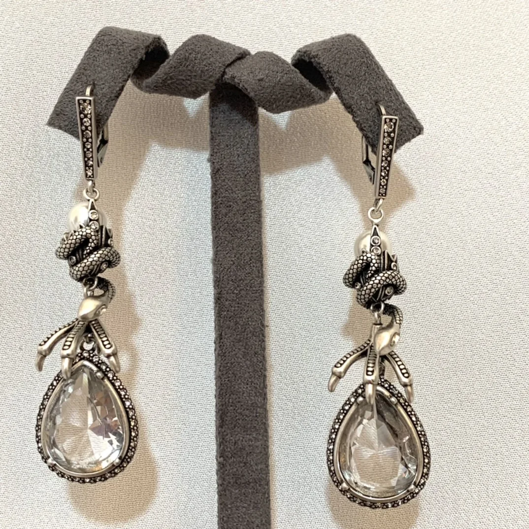 

Senior sense temperament personality punk wind ear buckle