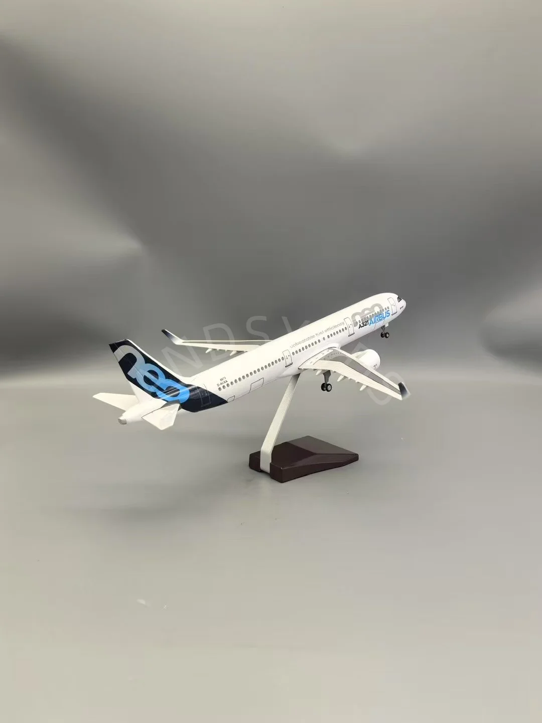Фото 44 см неопрототип авиакомпании A321, модель самолета, масштаб 1/100, литой под давлением полимерный самолет с подсветкой и декор шасси, сборный №3