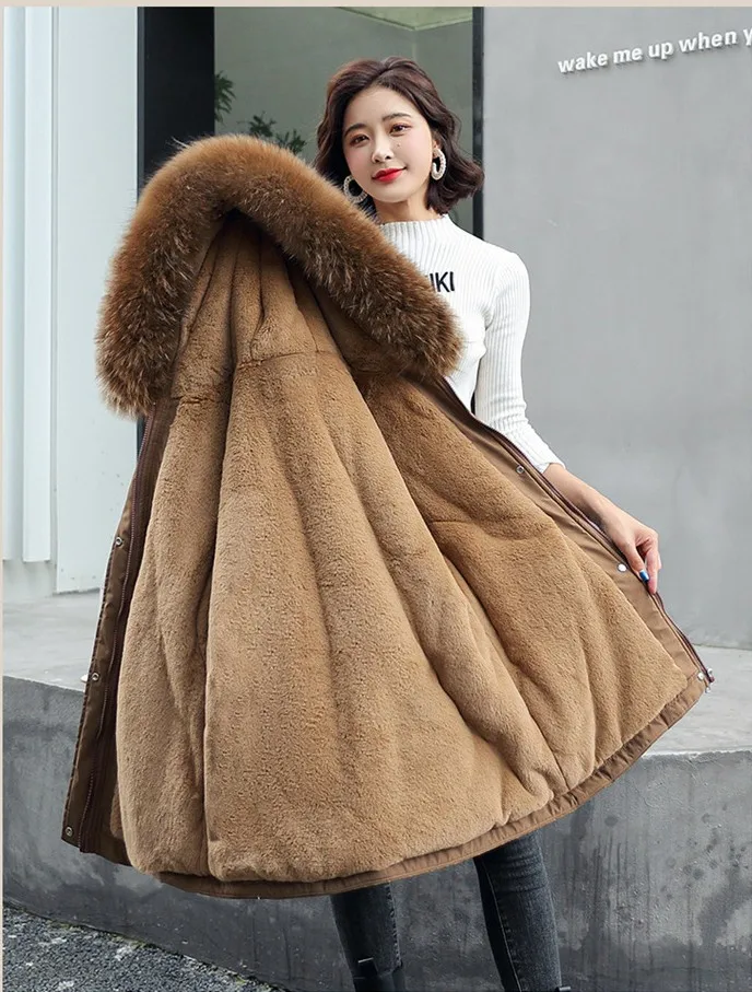 

Женское зимнее пальто с меховой подкладкой и большим меховым воротником