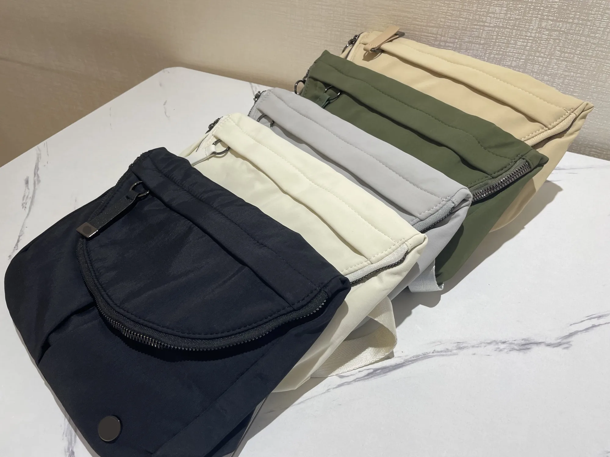 Lulu Women Everywhere Belt Bag Outdoor Casual Messenger Bags With Metal Logo Travel Sports Fitness Waterproof Crossbody Bags