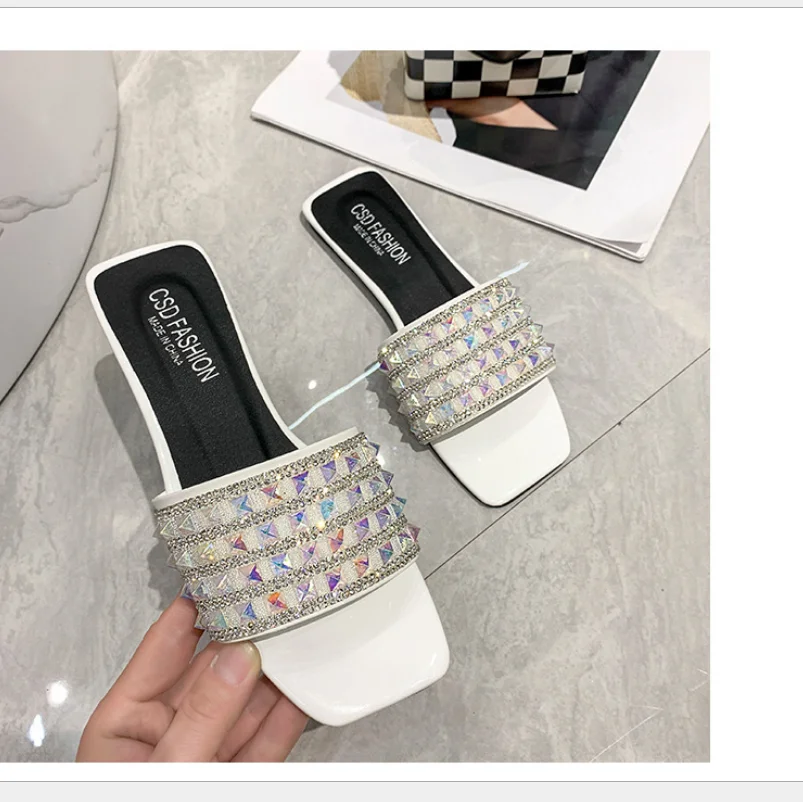 

Fashion Rivet Rhinestone Women'S Slippers 2022 New Korean Word Outside Wear Flat Slippers Seaside Beach Shoes Open Toe Sandals