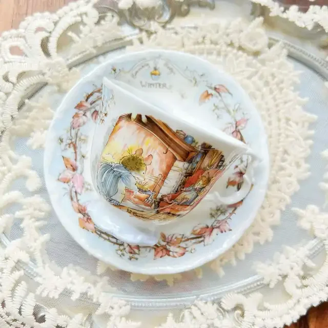 

Костяная фарфоровая чашка с блюдцем