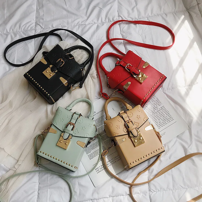 Женские сумки через плечо с заклепками для женщин 2020 кожаная Роскошная сумочка