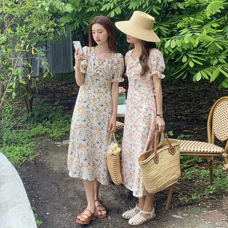 

2022 Summer French V-neck Pleated Sweet Split Chiffon Floral Ruffle Short Sleeved Dress