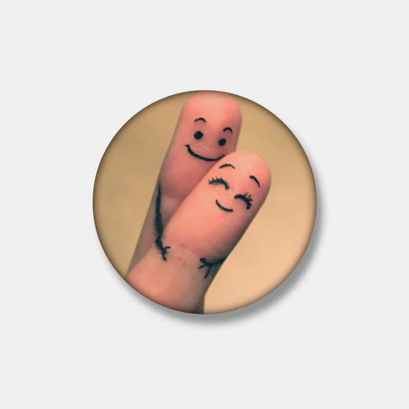 

Two Fingers Hugging Soft Button Pin Customizable Cute Clothes Collar Metal Women Lover Lapel Pin Badge Fashion Gift Hat Jewelry