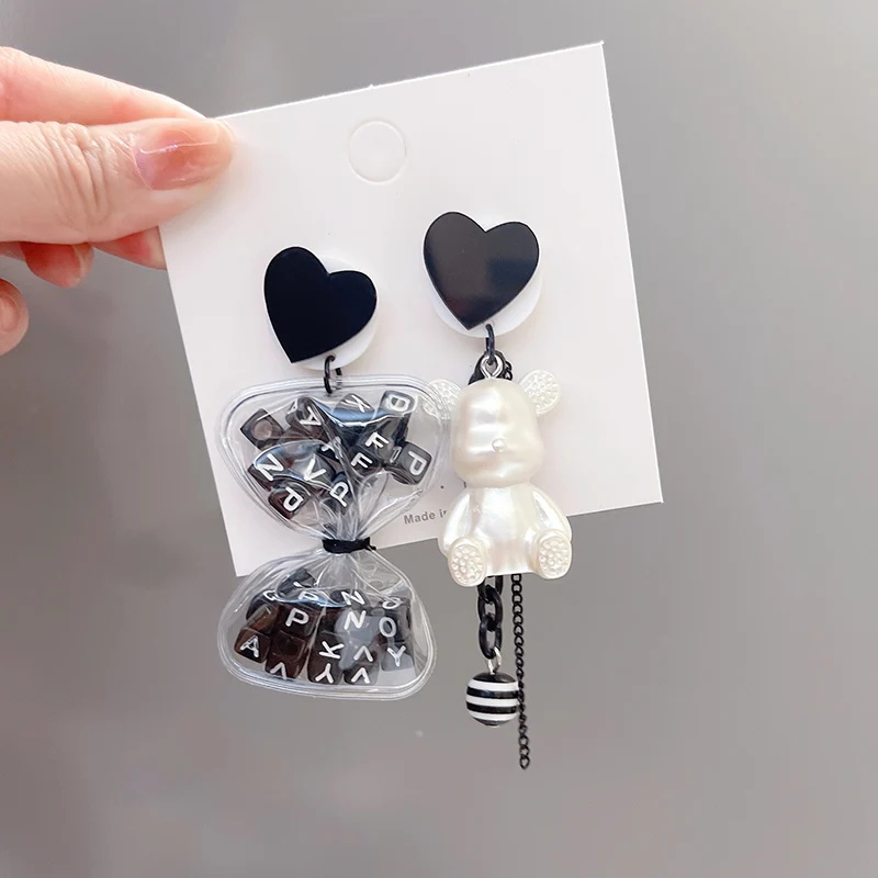 

Модные и изысканные серьги-гвоздики с милым медведем в асимметричном стиле высококачественные с бантом в виде английских слов женский пода...