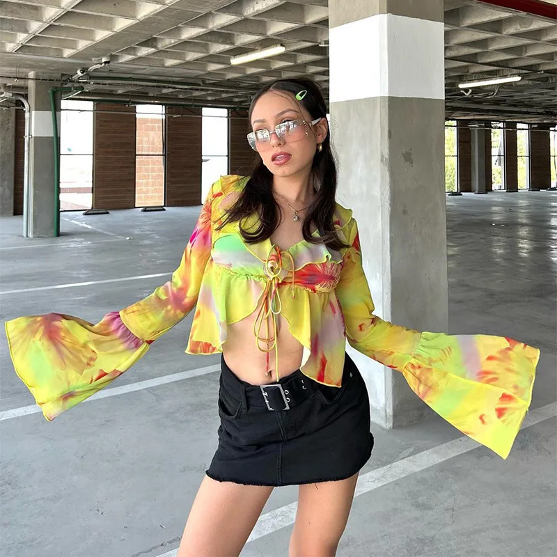 

Женский укороченный топ с абстрактным принтом, футболки с длинным рукавом-колоколом и V-образным вырезом, приталенный силуэт спереди, Y2K стиль, весна-осень
