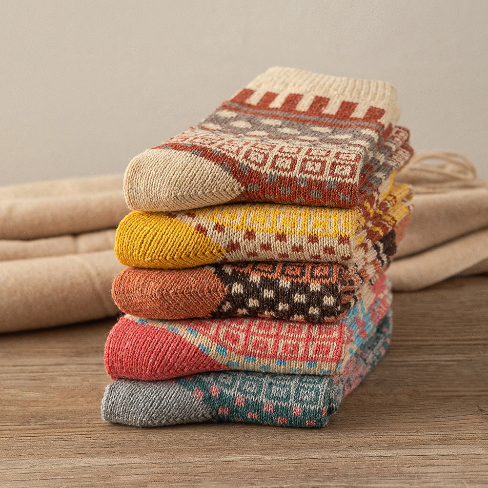 Hot New Witner Socks Women Socks Thick Warm Wool Striped Spots High Quality 5 Pairs Set Couple Models Free Size