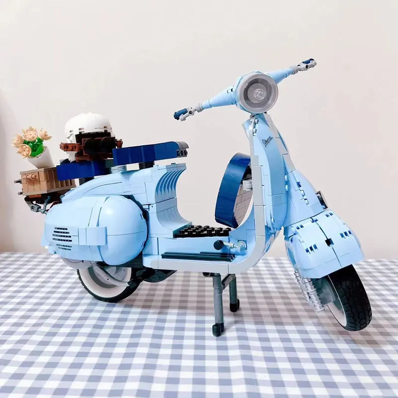 

Aoger Roman Holida Vespa 125 Technical 10298 Famous Motorcycle City MOTO Assembled Building Blocks Brick Model Toy For Kids Gift