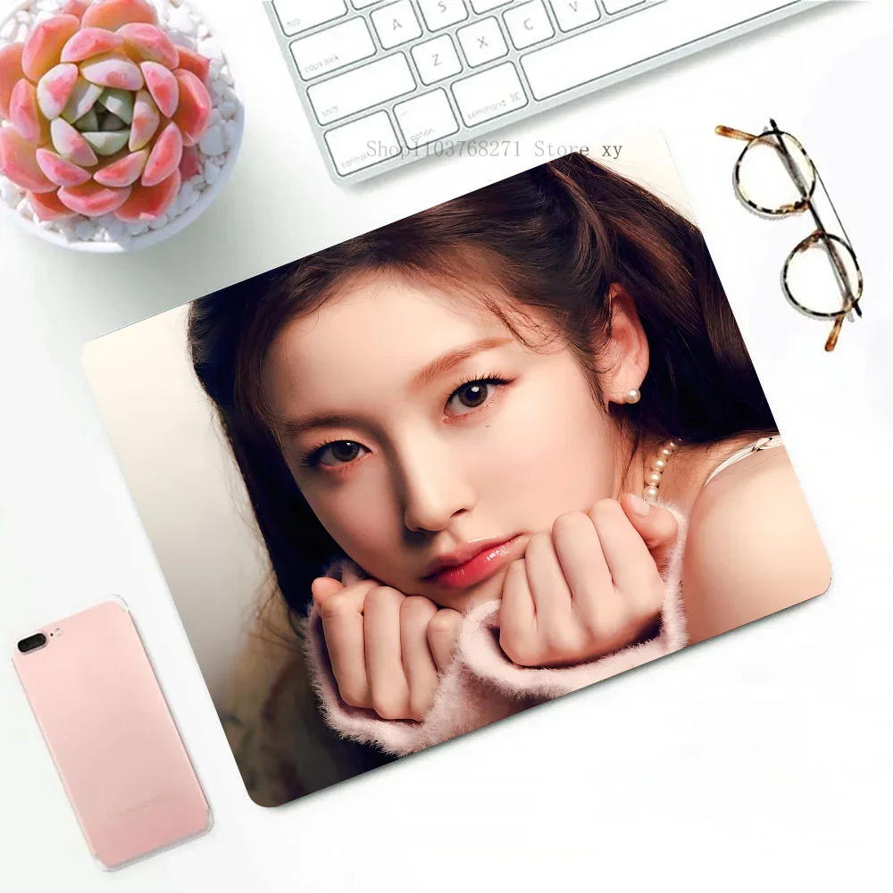 KPOP Oh My Girl ARin Коврик Для Мыши Маленький Игровой LockEdge Прямоугольный Нескользящий