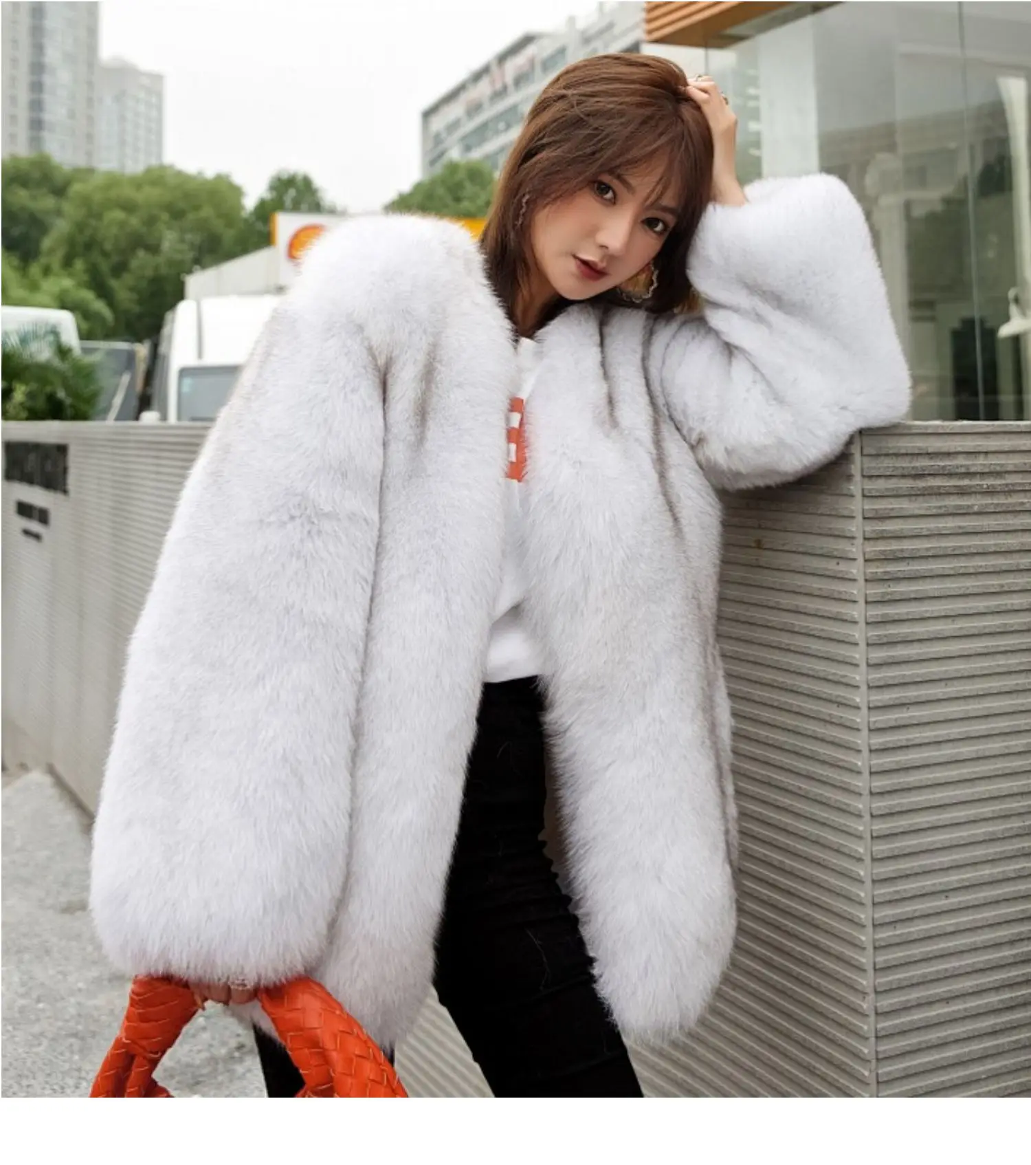 Женская шуба из натурального меха