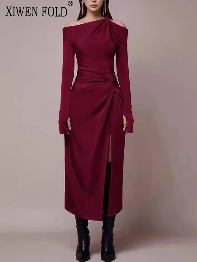 Женское платье трапециевидной формы с диагональным воротником и открытыми