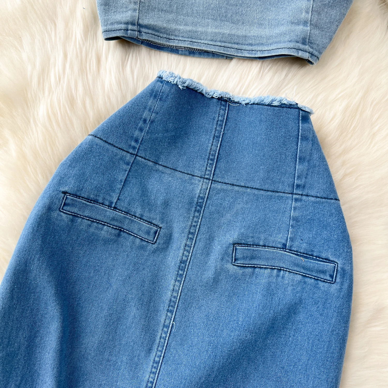 Женский джинсовый костюм-двойка короткий топ без рукавов и юбка-трапеция с