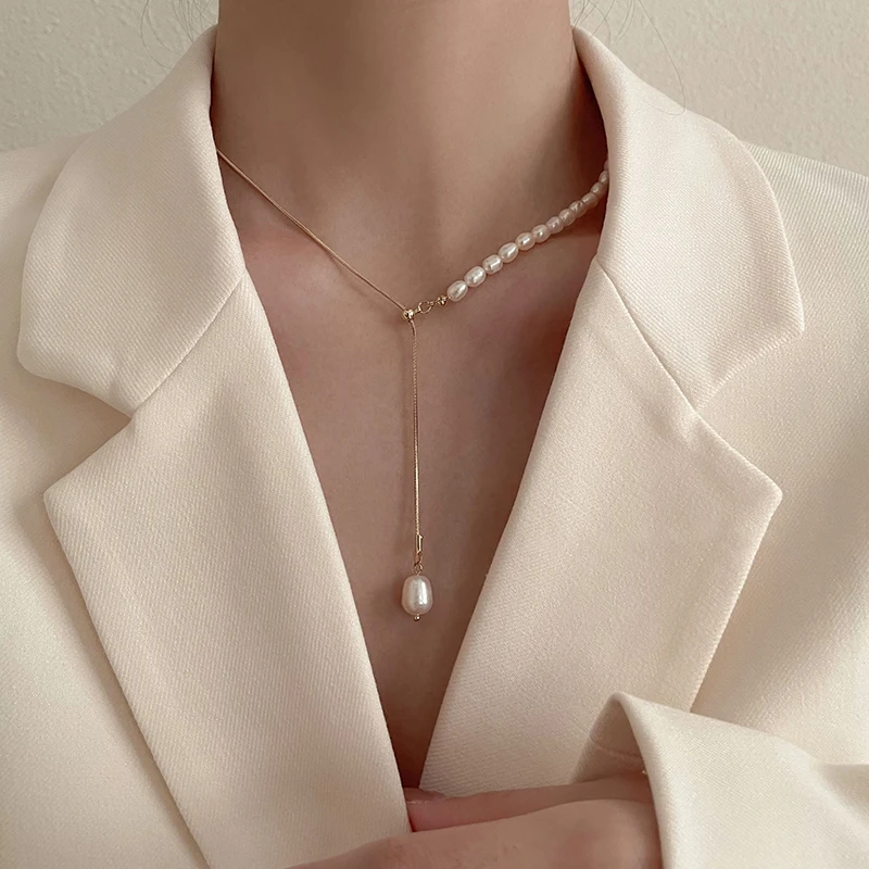 

2022 Fashion Snake Chain Necklace For Women Girls Elegant Freshwater Pearl Pendent Necklace Jewelry Gifts