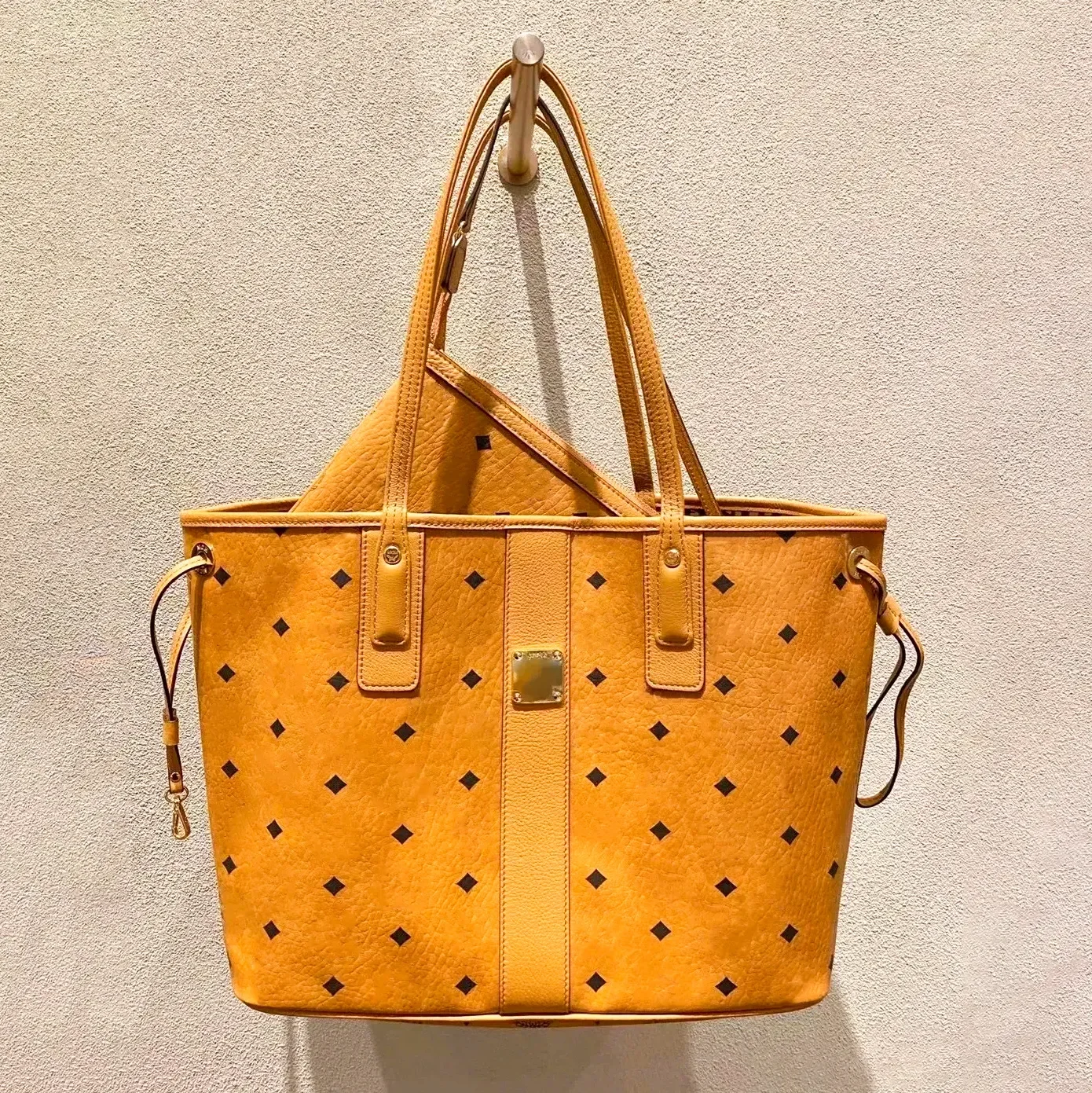 

Женская сумка-тоут через плечо, из натуральной кожи