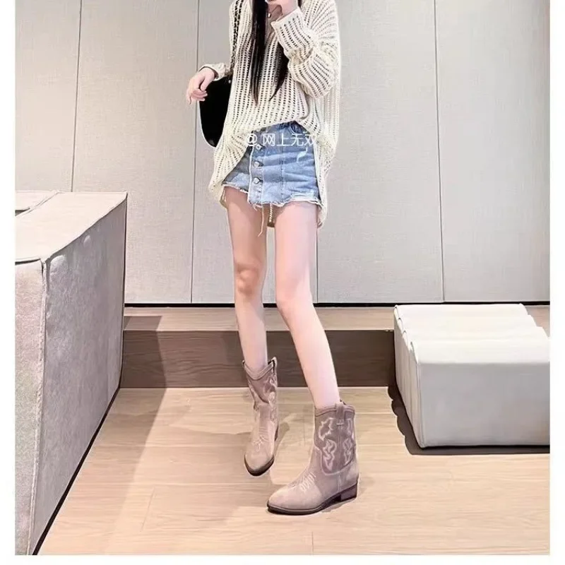 Женские кожаные ботинки ручной работы с острым носком и вышивкой на