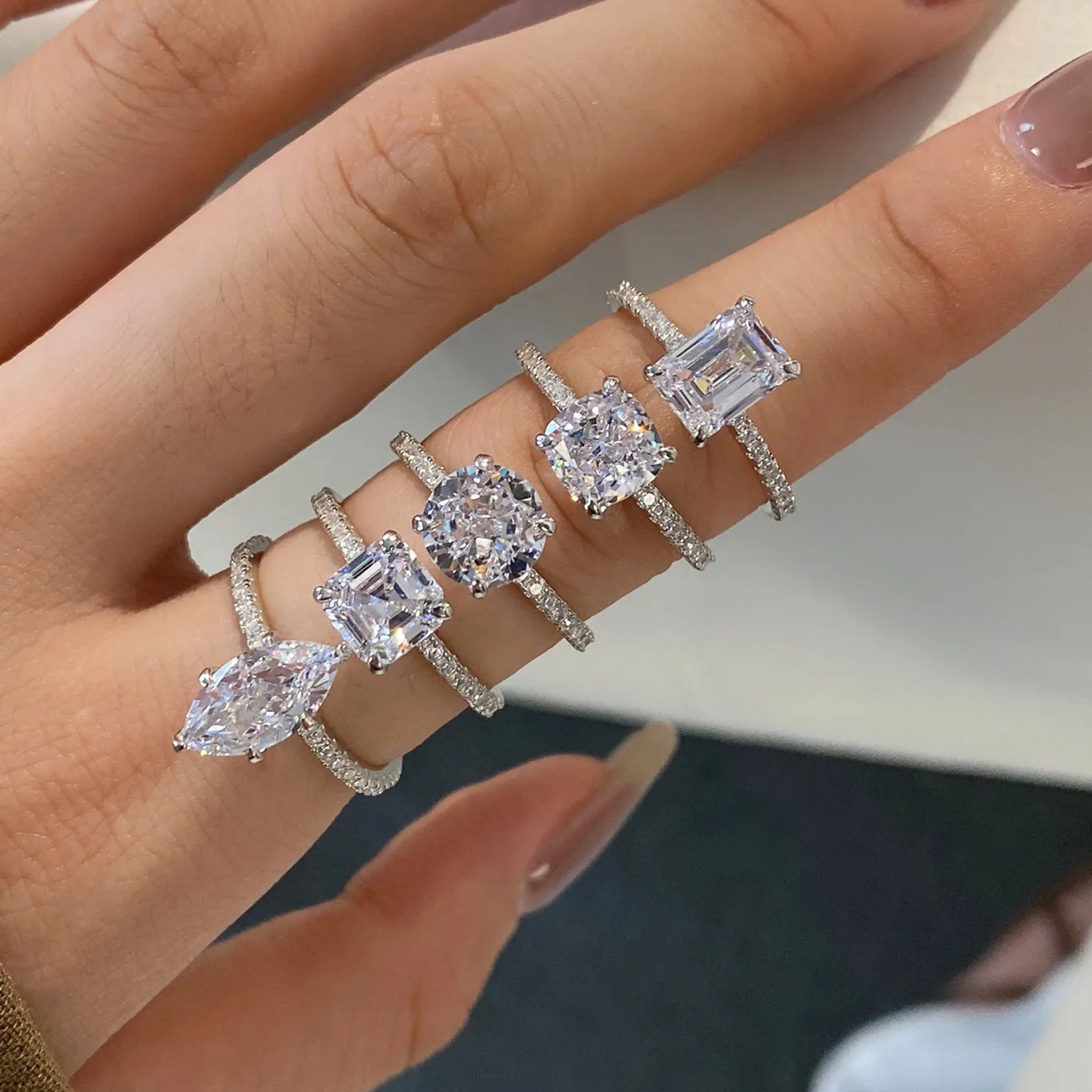 

Кольцо из серебра 100% пробы с бриллиантами 2 карата
