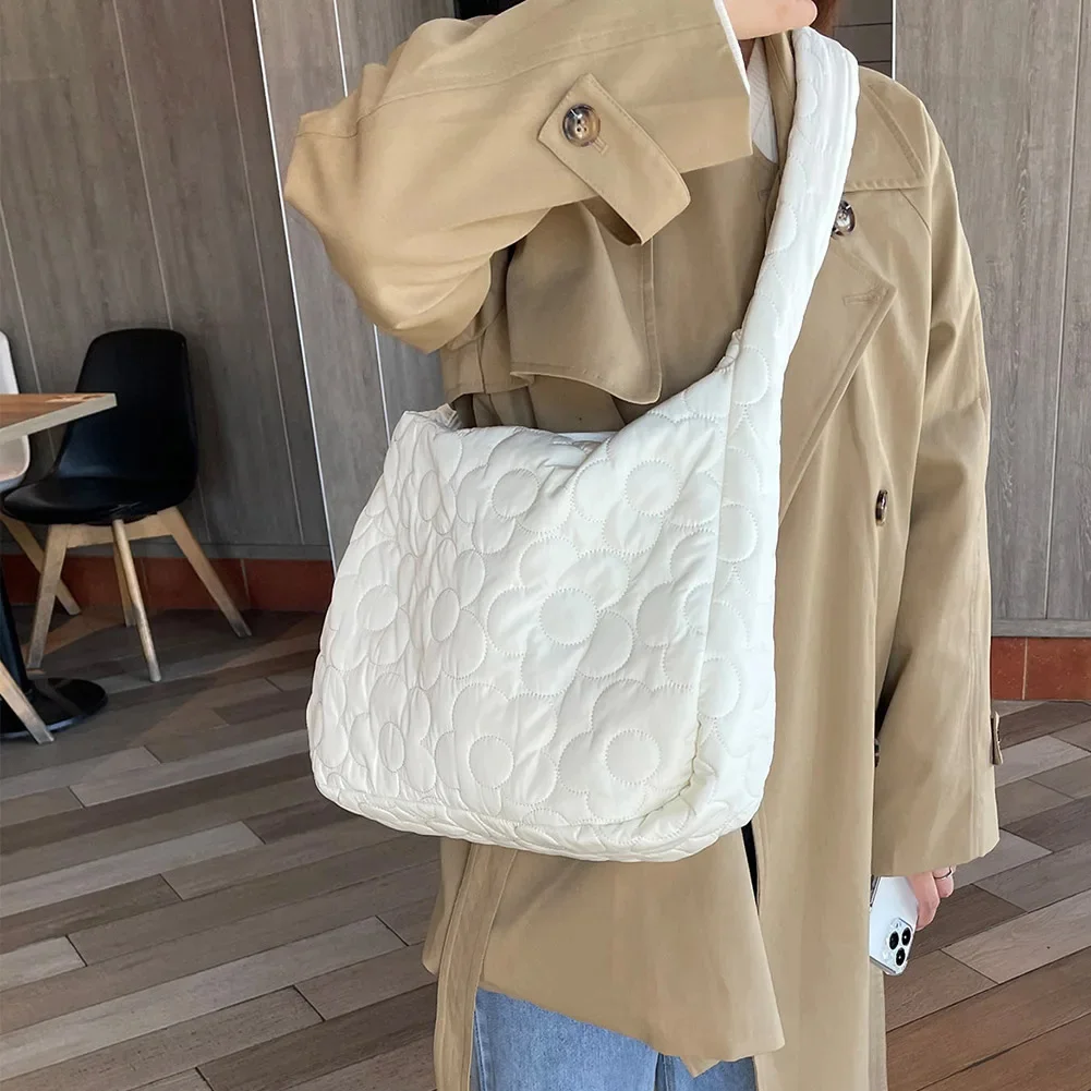

Quilted Women Tote Handbag Large Capacity Pleated Bubble Shoulder Crossbody Bag Cotton Padded for Autumn Winter for Lady Girls