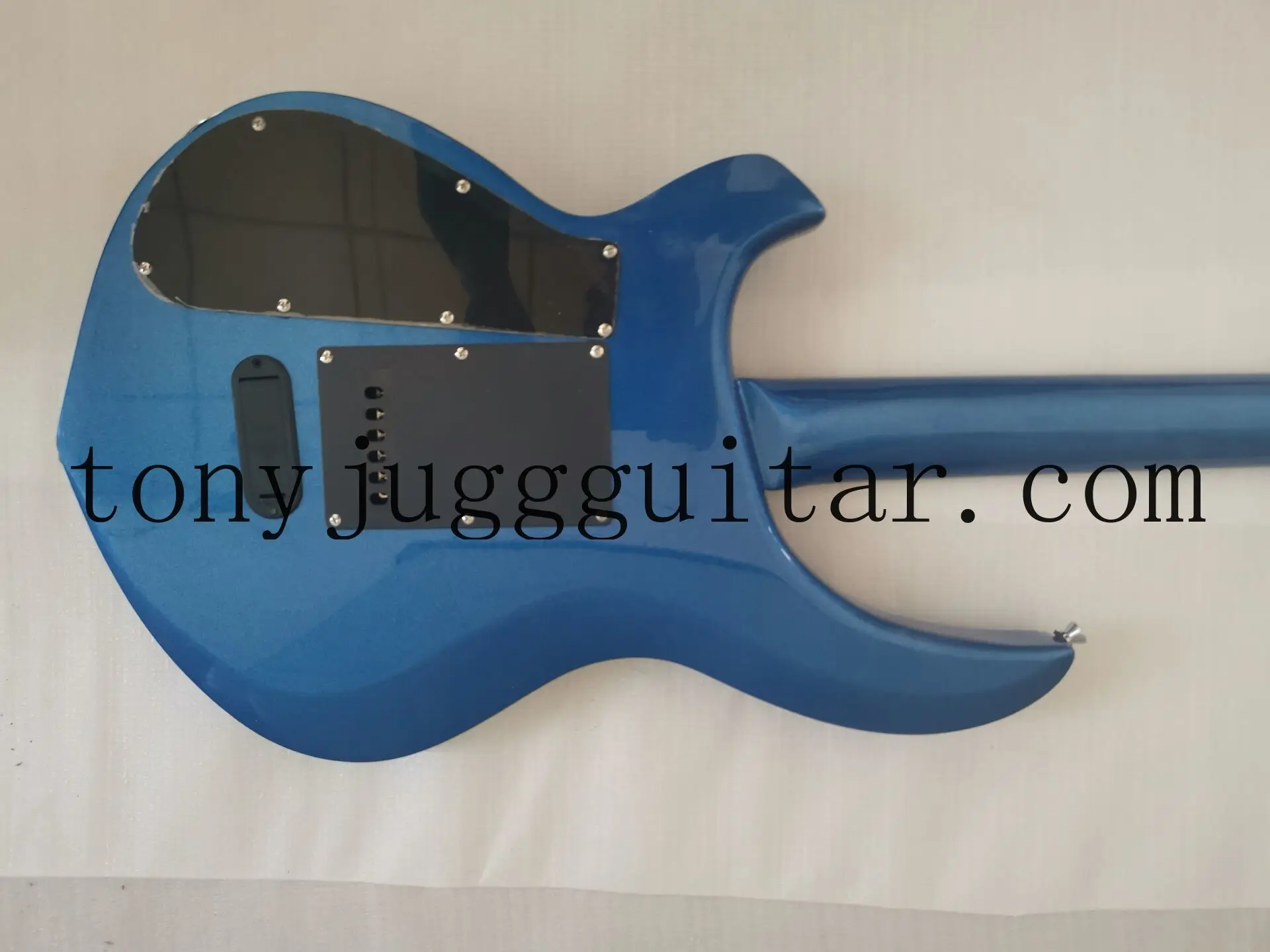 

Custom shop 6 Strings Musician Majesty Metallic blue Electric Guitar Tremolo Bridge Free Delivery