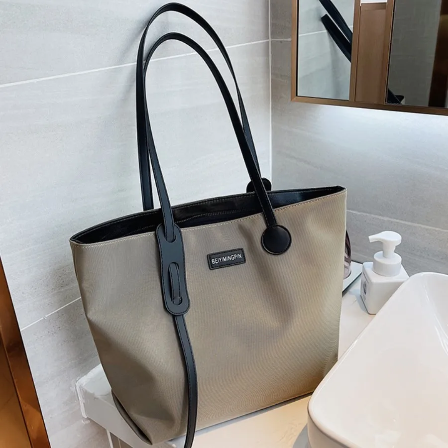 

Waterproof Nylon Cloth Tote Bag Female Commuter Bag Autumn 2022 New Large-capacity Portable Shoulder Bag