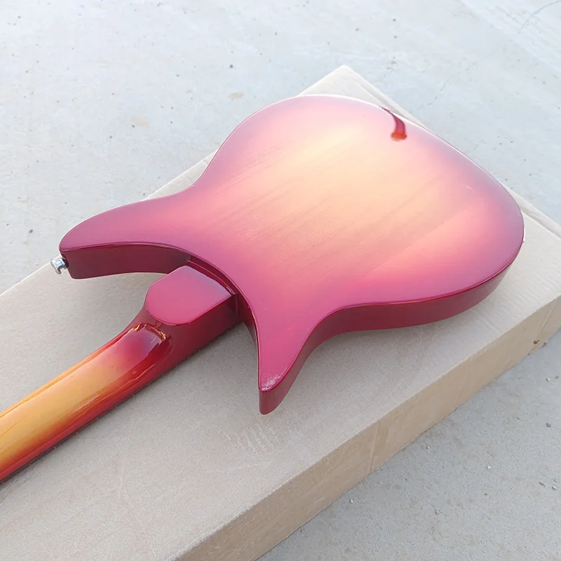 В наличии электрогитара Rickenbacker 325 звукосниматель из трех частей 6-струнная