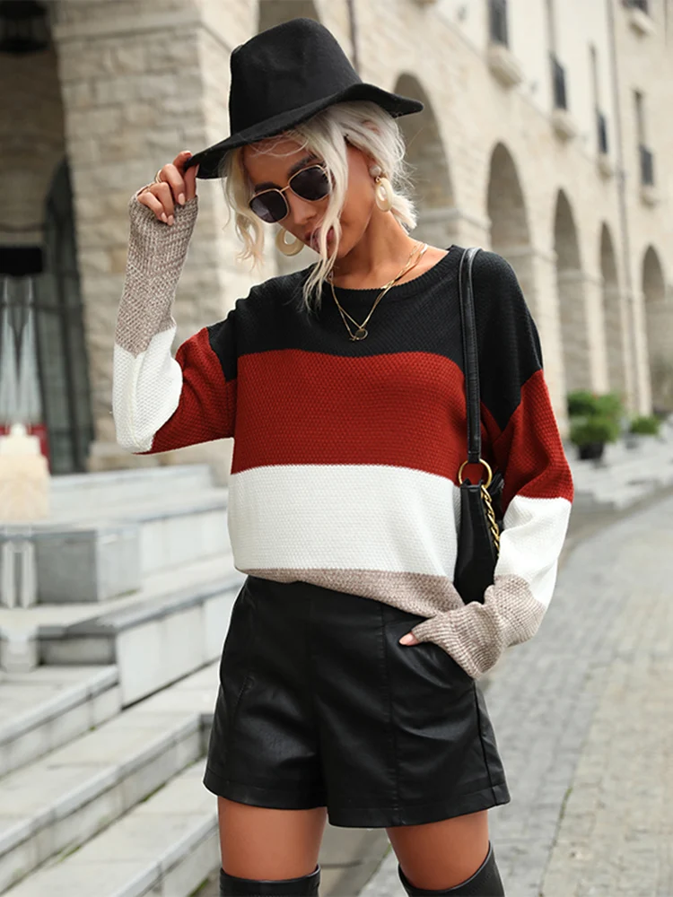 Женский свободный свитер в полоску с длинным рукавом и круглым вырезом 2023