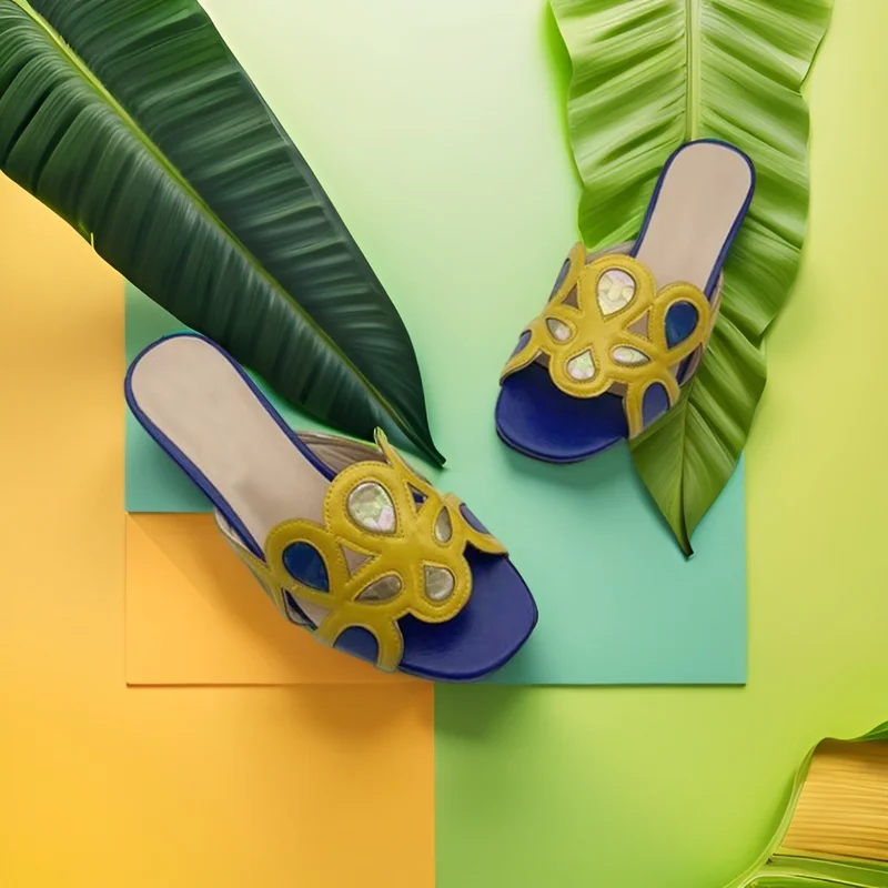 Босоножки женские на низком каблуке роскошные сандалии с украшением в виде