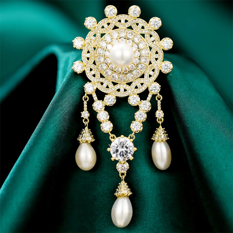 

2022 New Court Freshwater Pearl Brooch Micro-Set Zircon Brooch Pin Corsage Women Jewelry TB703