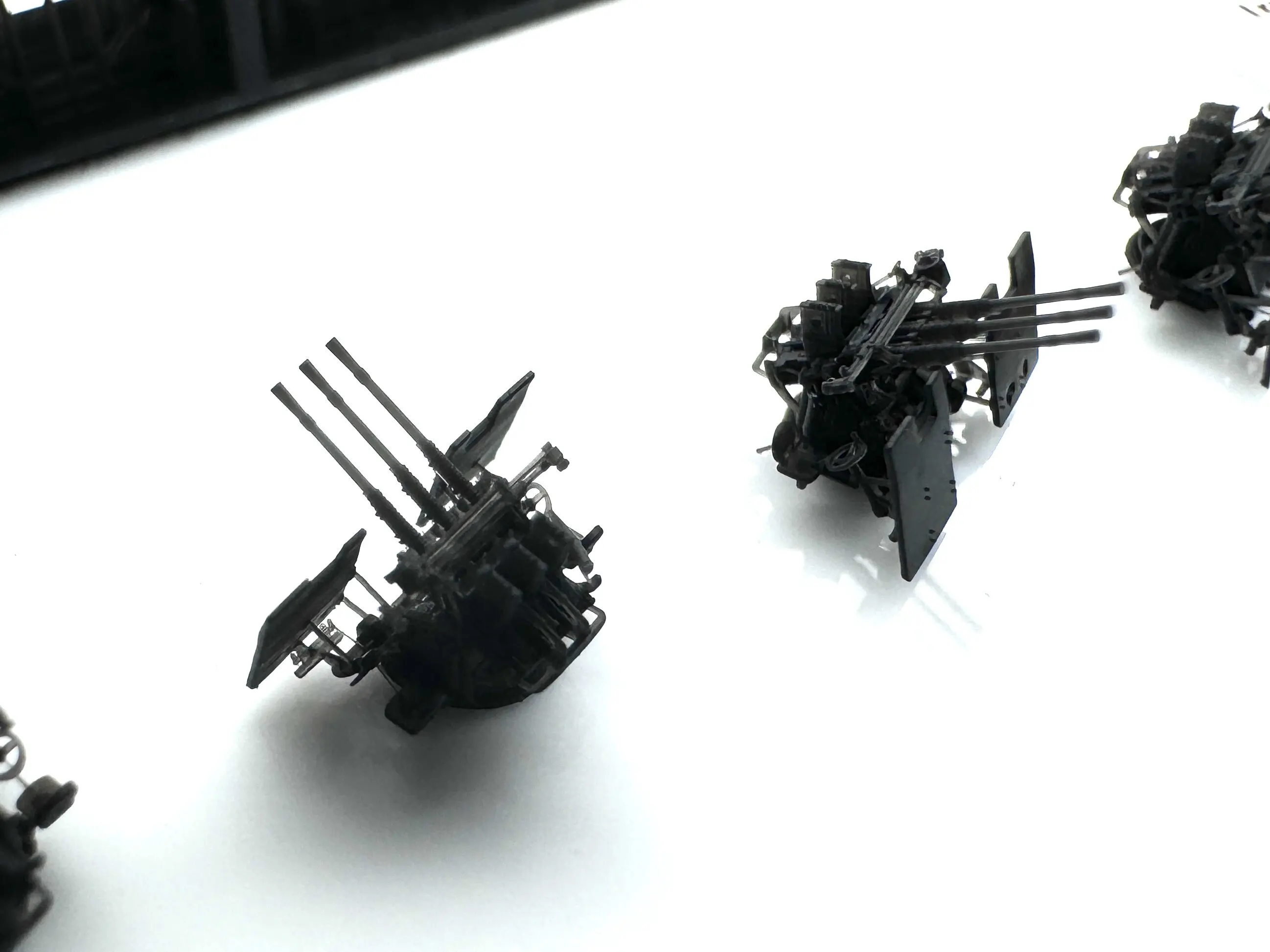MUYI MODEL R350013 1350 IJN TYPE 96 25MM TRIPLE MOUNTS AA GUN (WITHSHIELD) (art.: 3920daefd8fe2) - 3920daefd8fe2